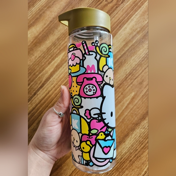Hello Kitty Sanrio, NWT water bottles - Picture 3 of 5